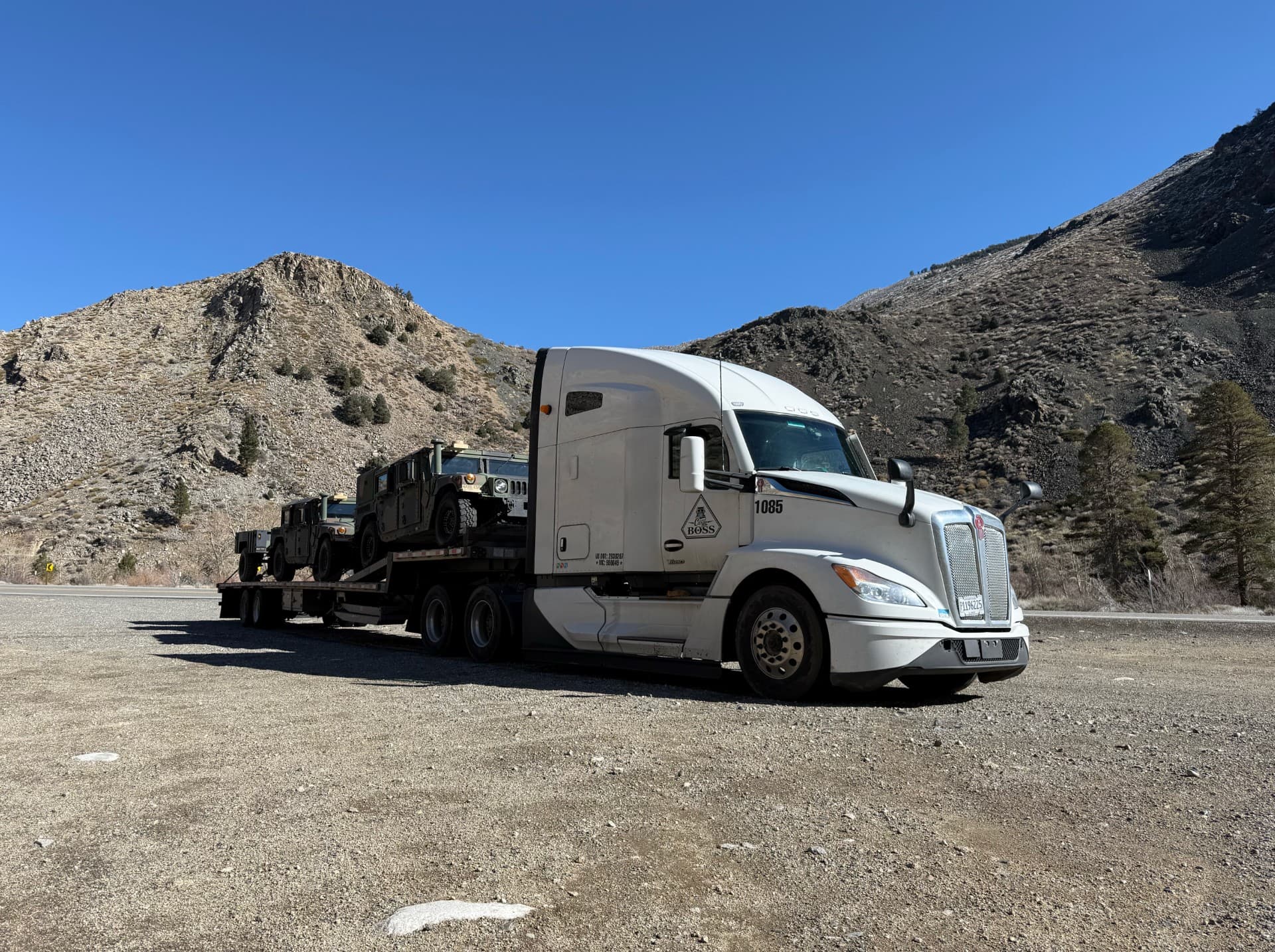 What Is a Step Deck Trailer and How Is It Different from a Flatbed?
